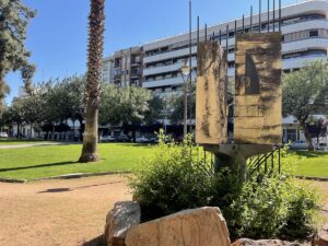 Monumento homenaje a la memoria de Aniceto García Roldán