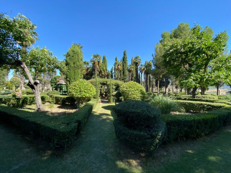 Romanticos de la Real Fabrica de Paños .Brihuega Garden