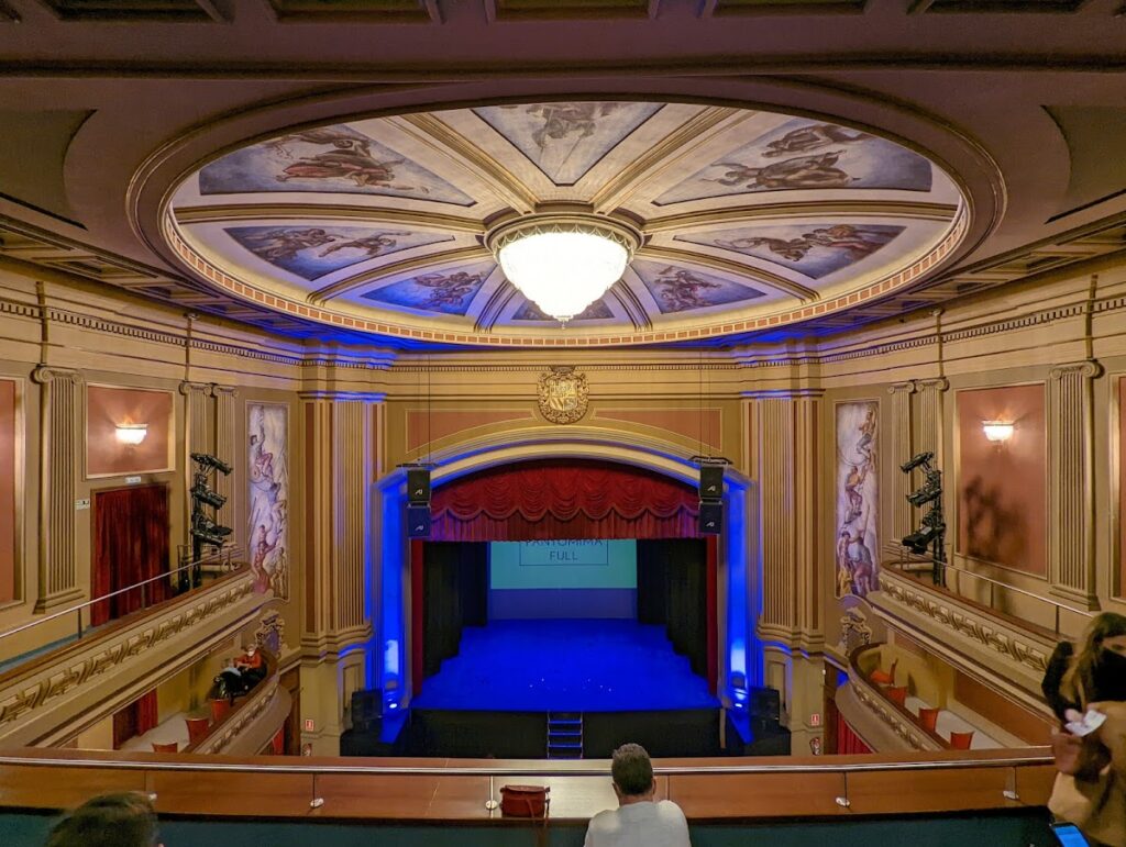 Teatro Isabel La Católica