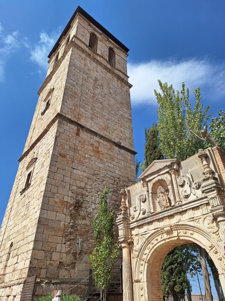 Torre y Portada de San Martín (s. XVI)