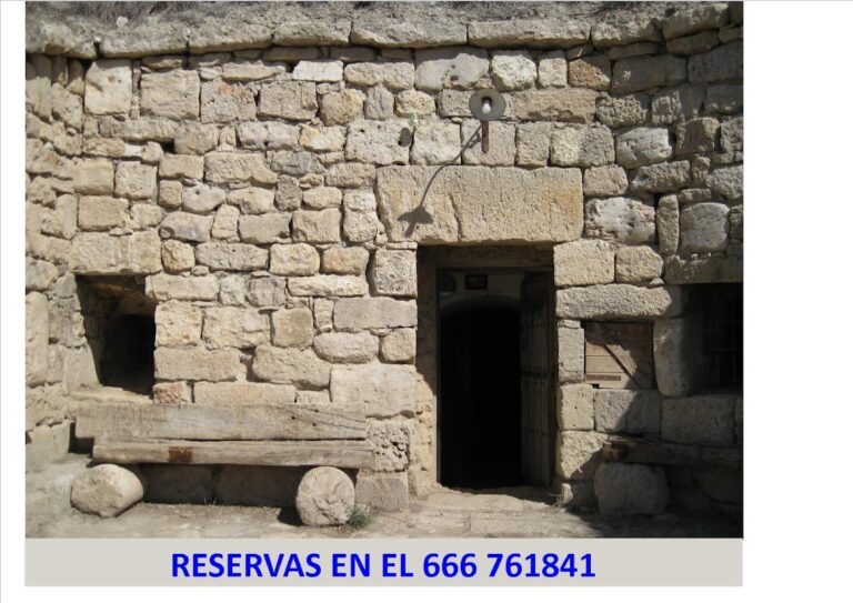 Casa-Cueva Valentín