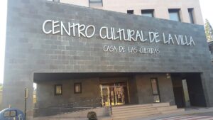 Casa de las Culturas Biblioteca municipal, salón de actos y museo