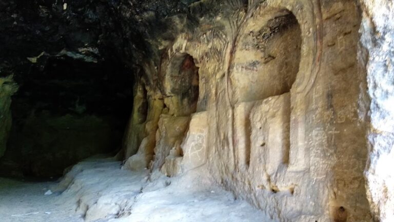 Cueva de los Siete Altares