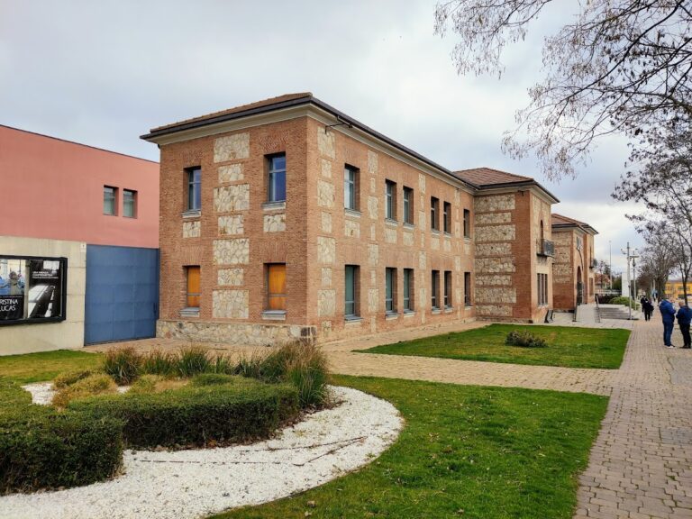 Domus Artium 2002