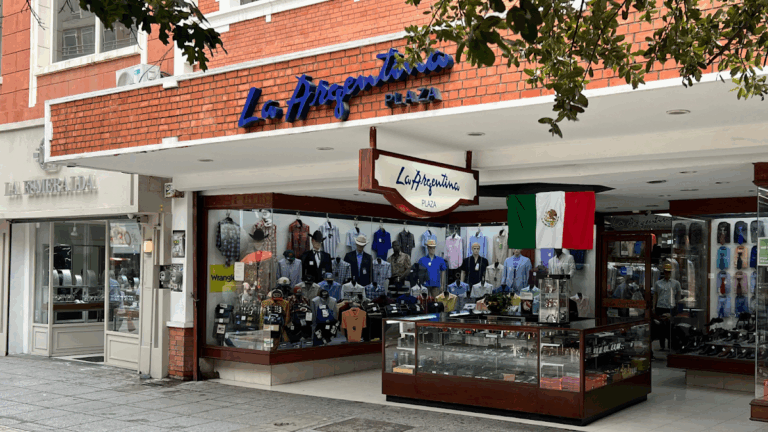 La Argentina Plaza