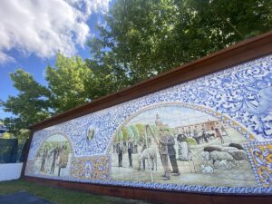 Mural cerámico del Mercado de Ganado