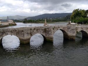 Puente Románico