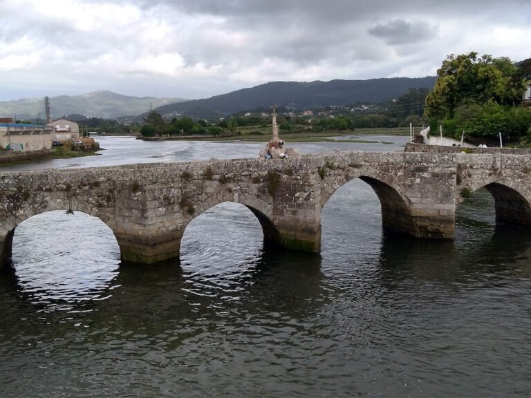 Puente Románico