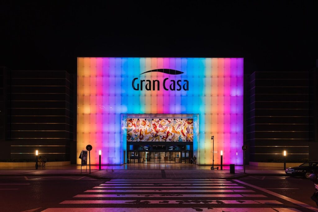 Centro Comercial Gran Casa: Un Espacio Cultural Contemporáneo
