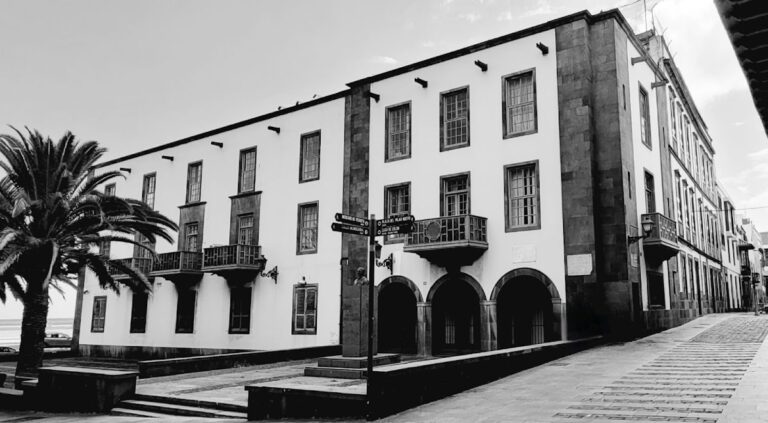 Escuela de Arte Luján Pérez