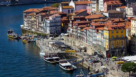 Escena artística en Ribeira