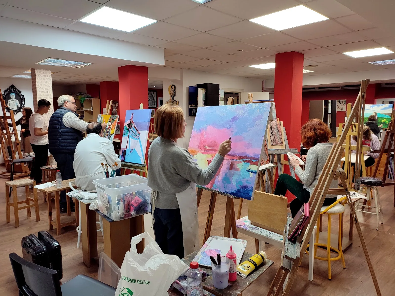 Arte Rojo. Espacio creativo. Clases dibujo y pintura, Sevilla.