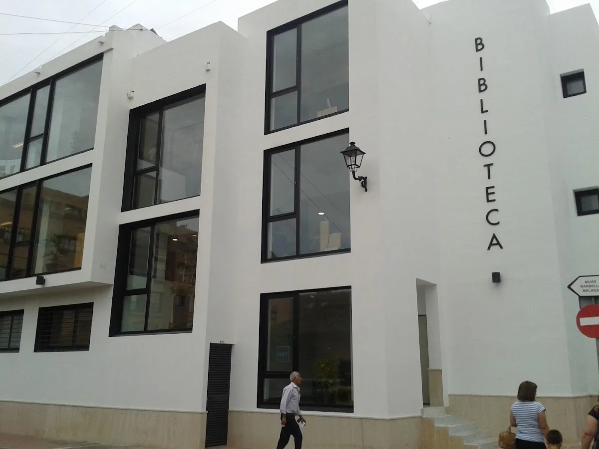 Biblioteca Pública Municipal - Casa de la Cultura "Blas Infante"