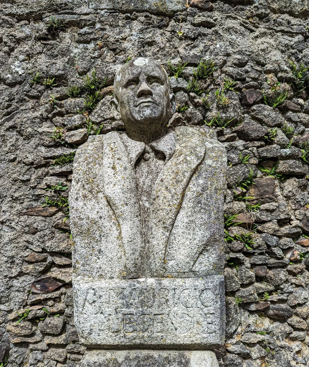 Busto de Mauricio Legendre
