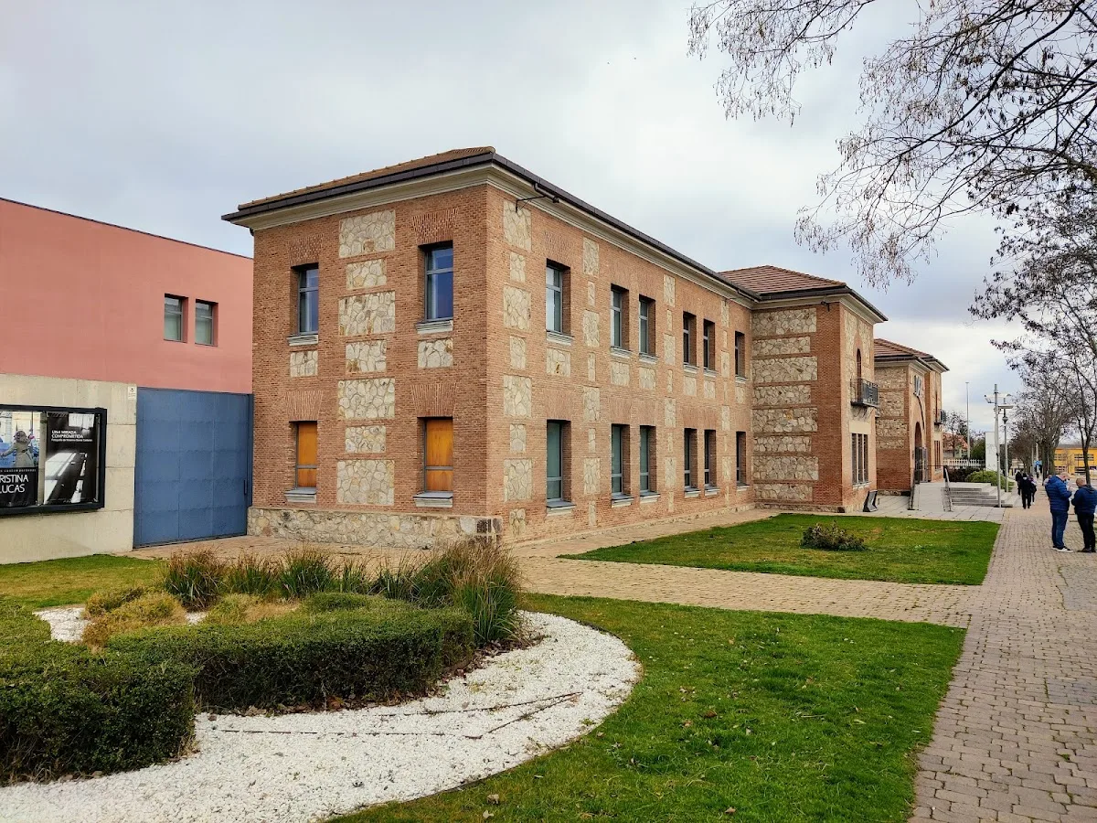 Domus Artium 2002
