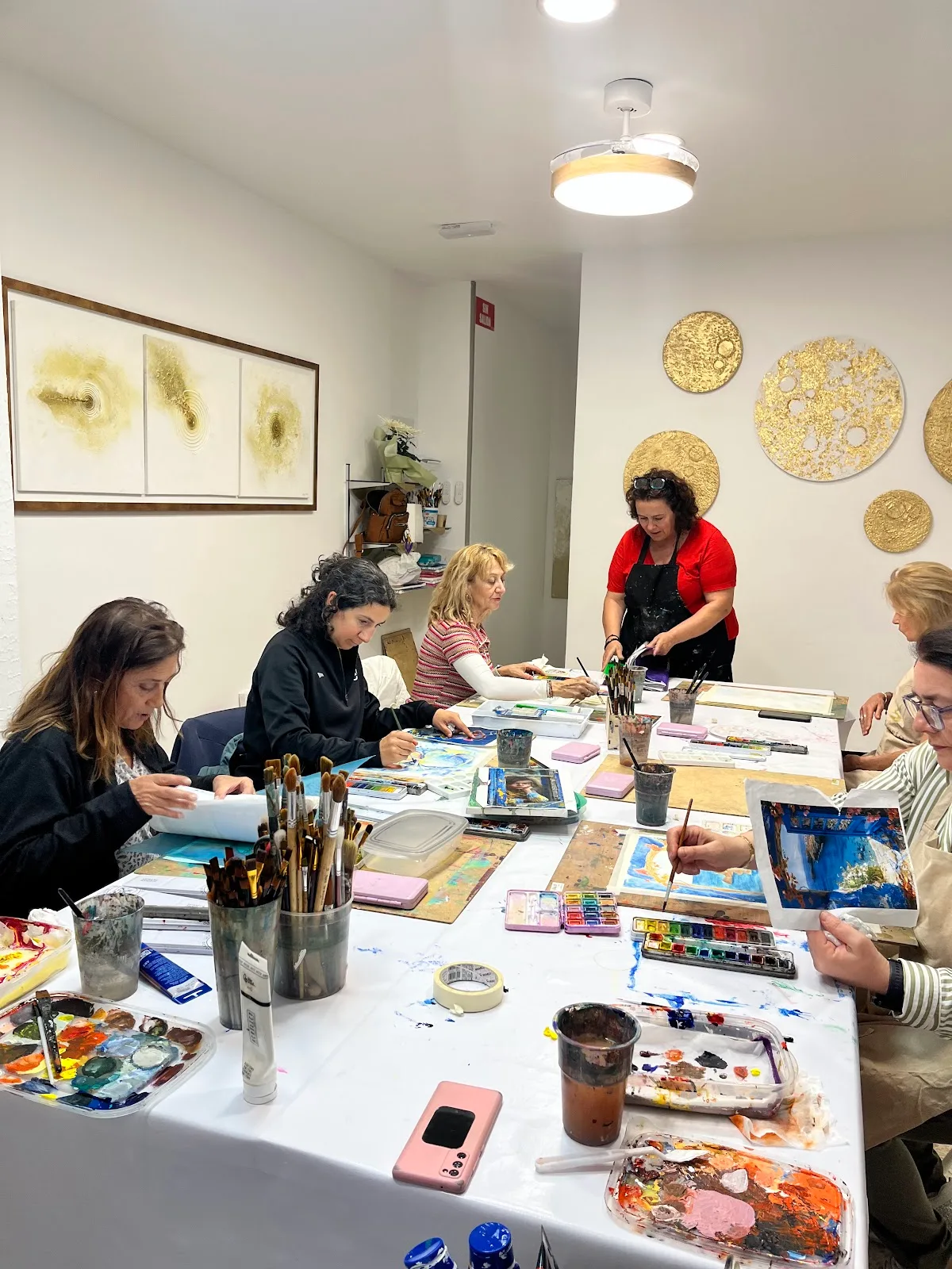 Elevarte talleres de arte , clases de pintura y cerámica