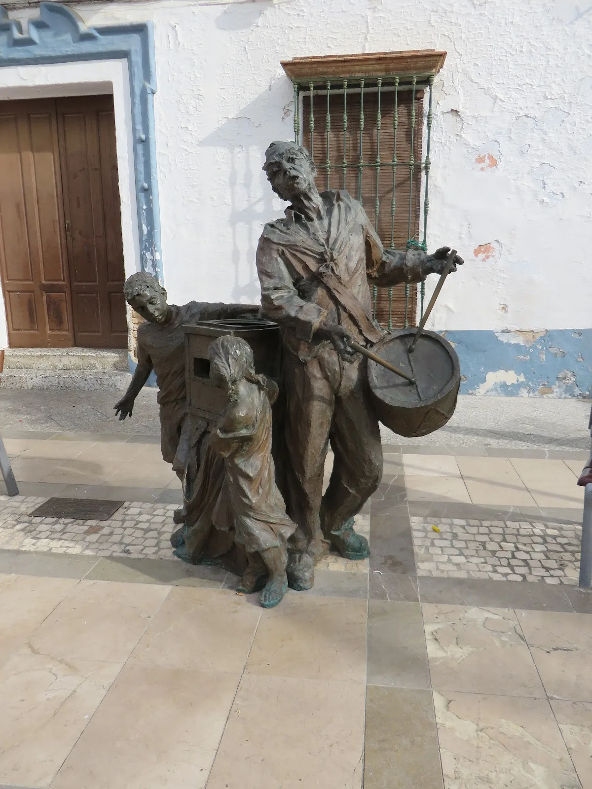 Escultura "El tío de las vistas" (Moguer EScultura)