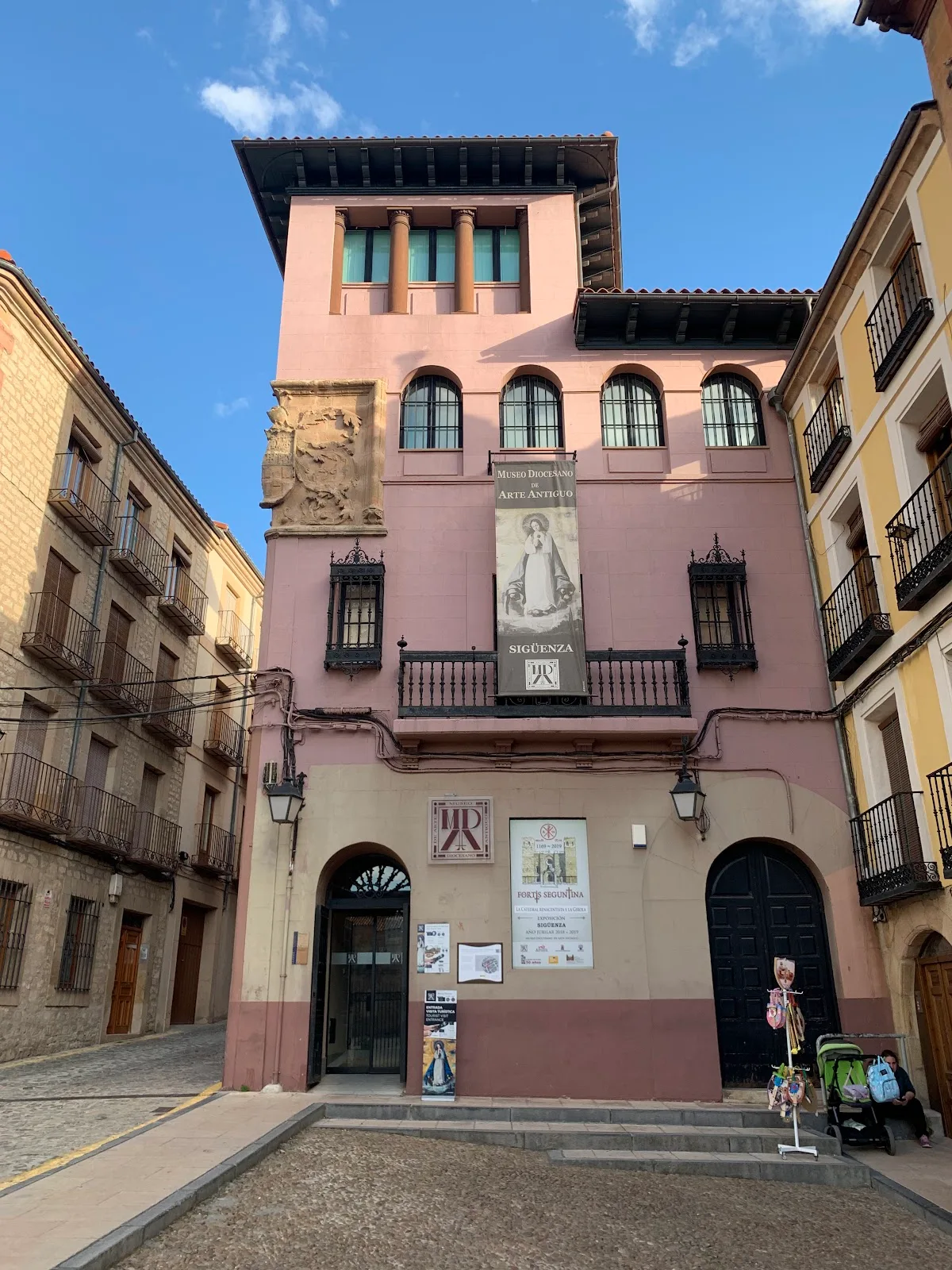 GALERÍA DE ARTE SIGÜENZA.