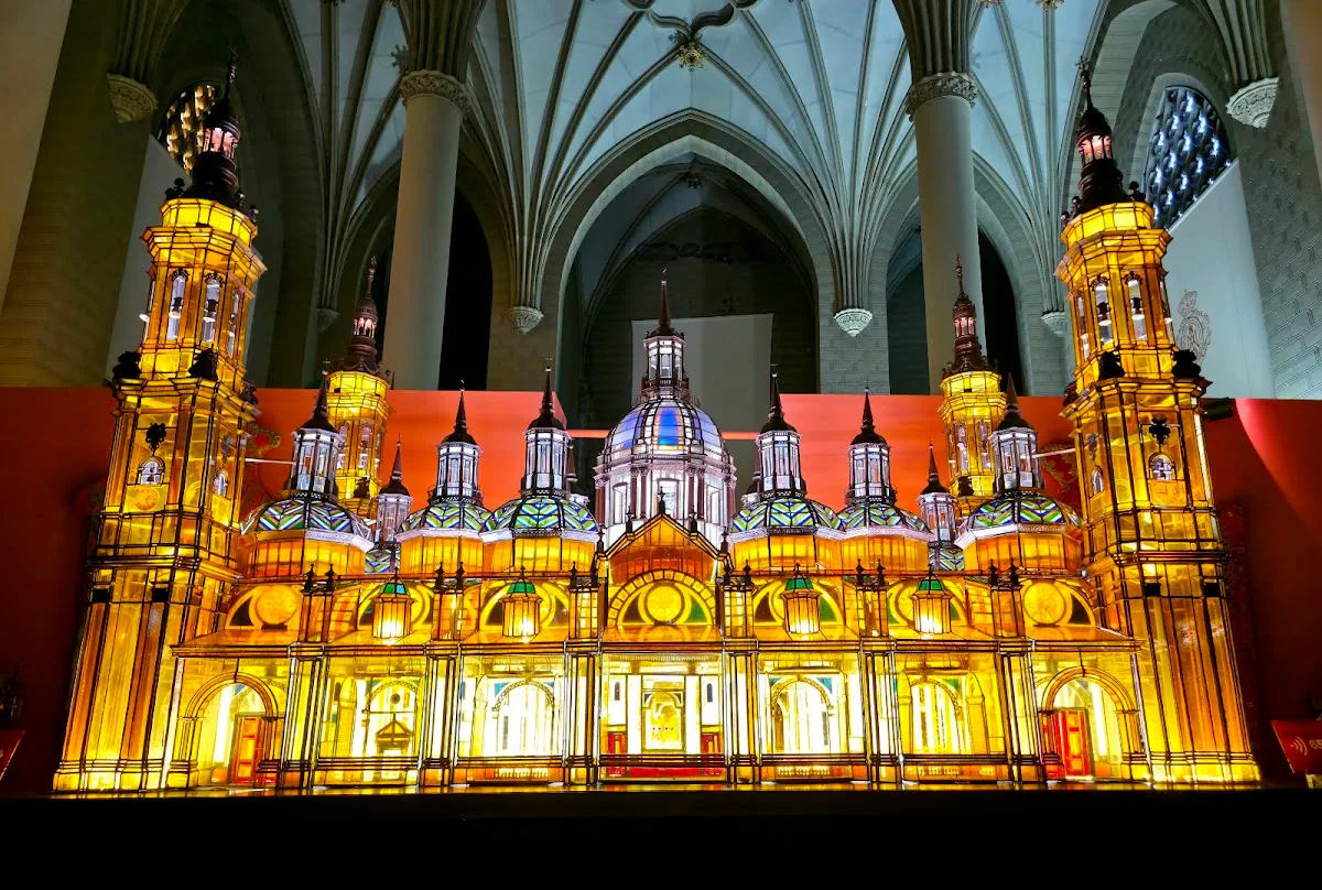 Museo de los Faroles y Rosario de Cristal