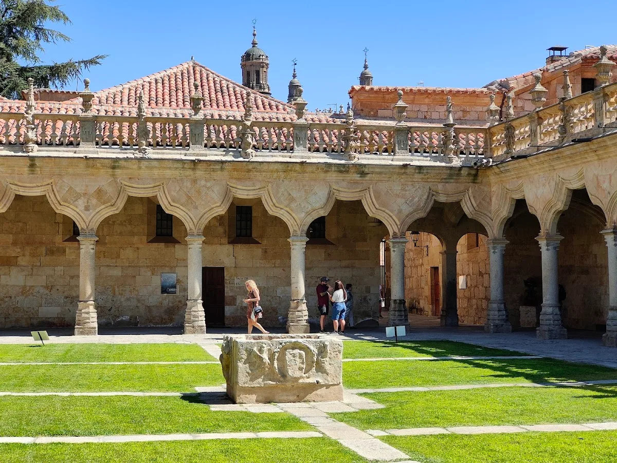 Patio de Escuelas Menores