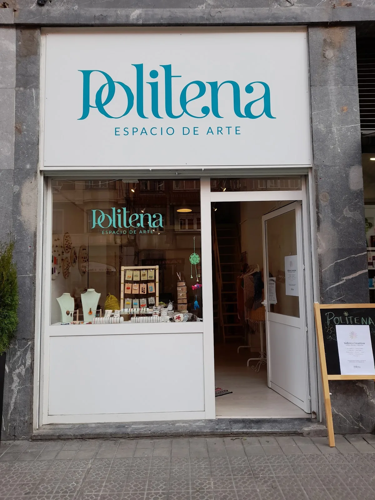 POLITENA Espacio de Arte / Tienda / Talleres Artísticos Bilbao