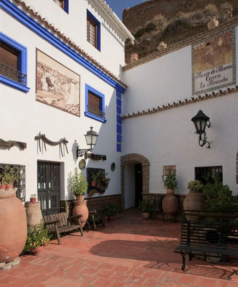 Cueva Museo de Alfarería La Alcazaba
