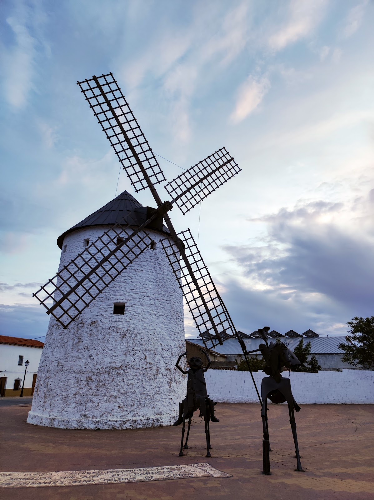 Don Quijote y Sancho nos saludan