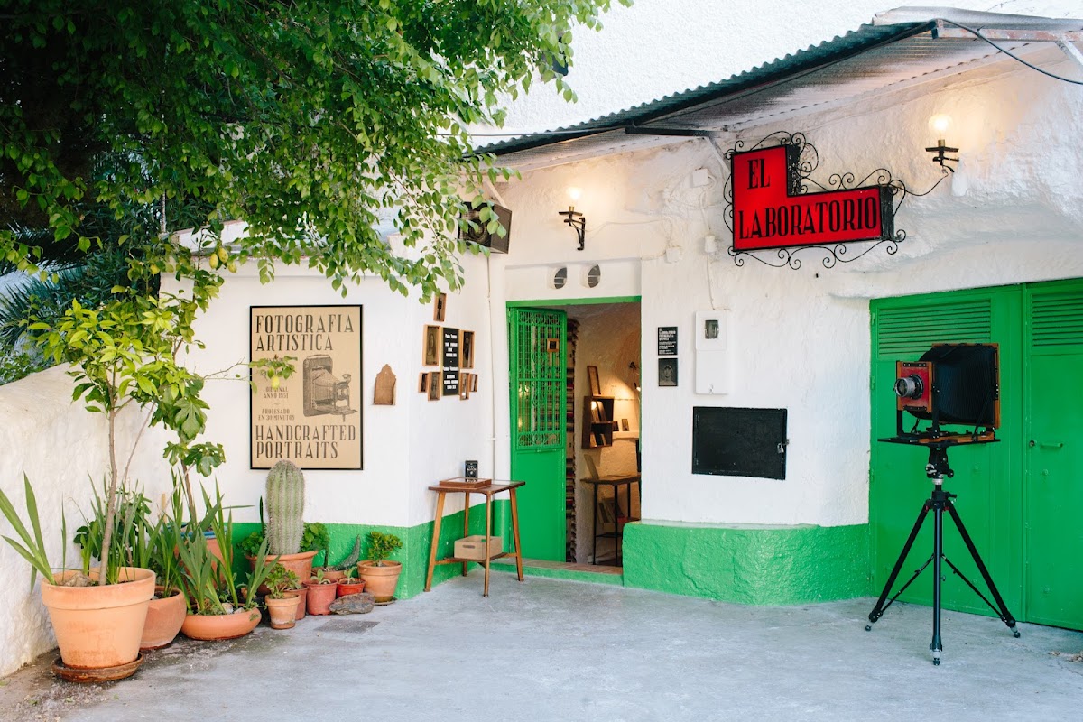 El Laboratorio Sacromonte Wet Plate Photo Studio