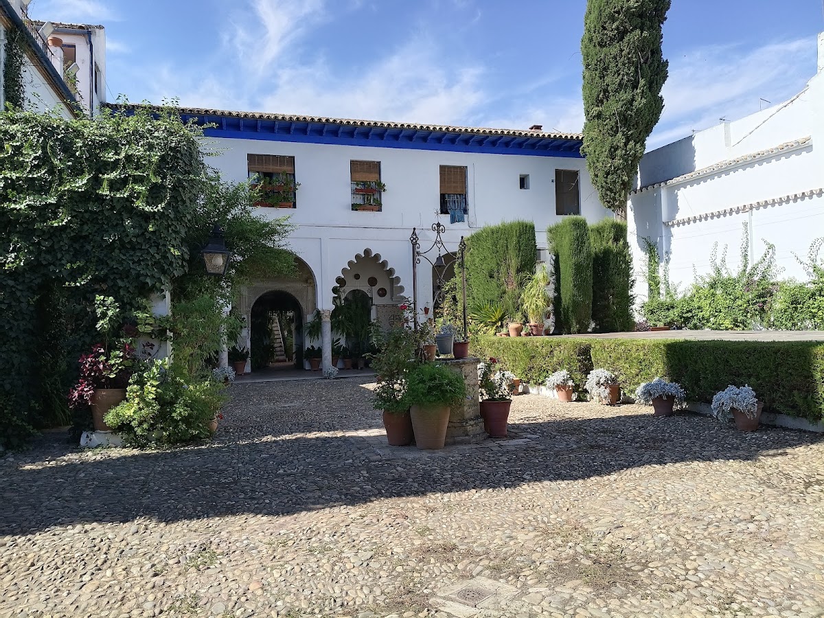 El Patio de la Casa de Las Campanas
