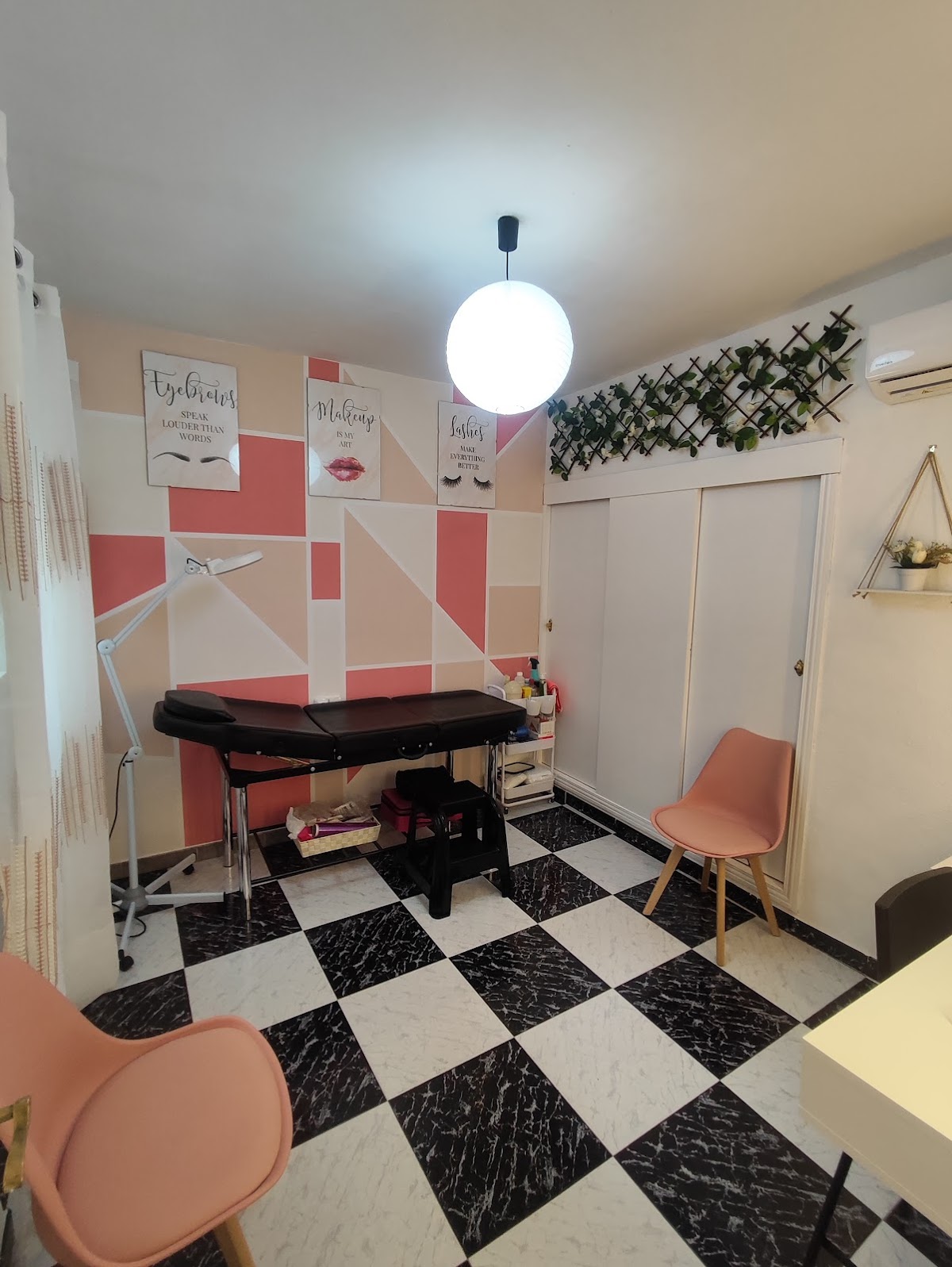 Lucía Andrades Beauty Salon/Maquillaje-Tratamientos Faciales, Cejas y Pestañas