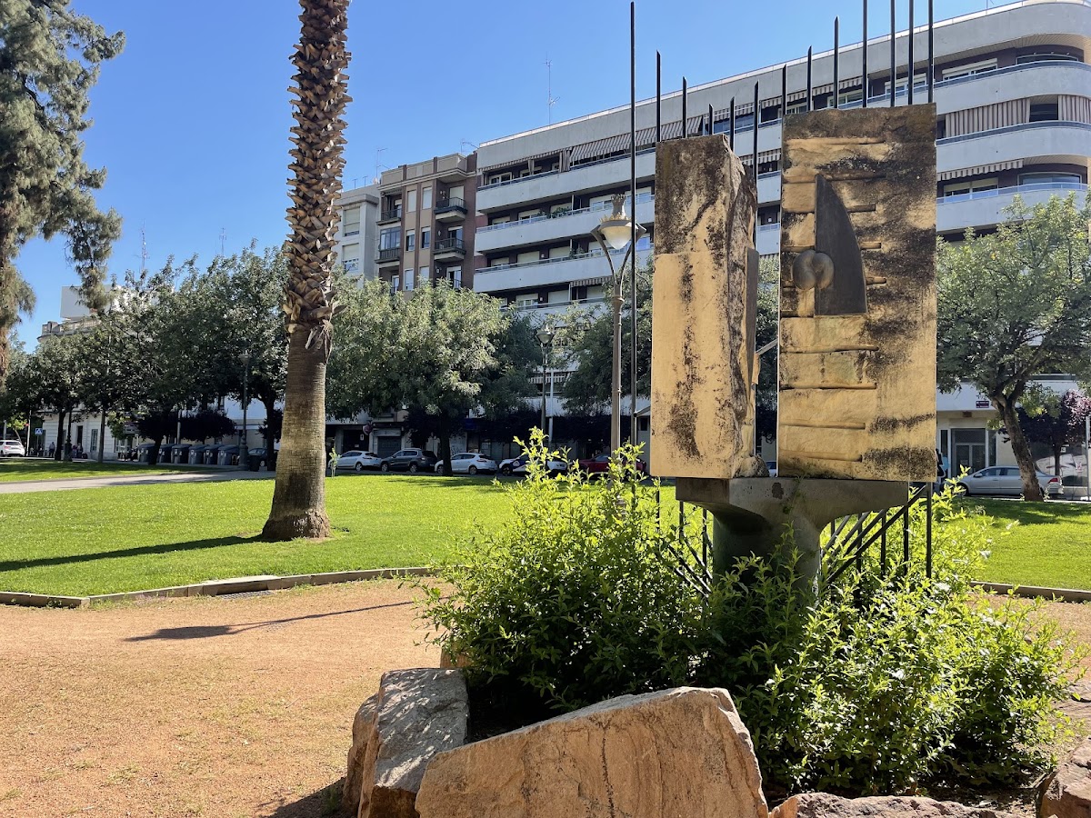 Monumento homenaje a la memoria de Aniceto García Roldán