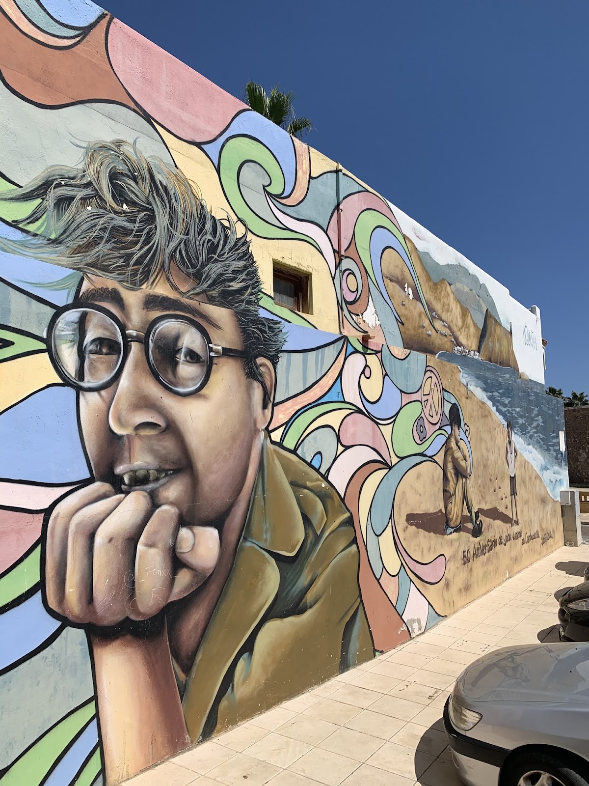 Mural artístico dedicado a John Lennon