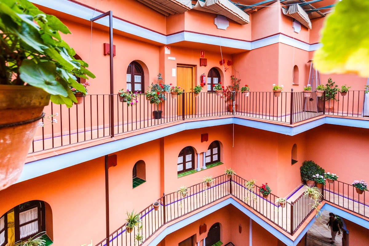 Patio De La Alameda