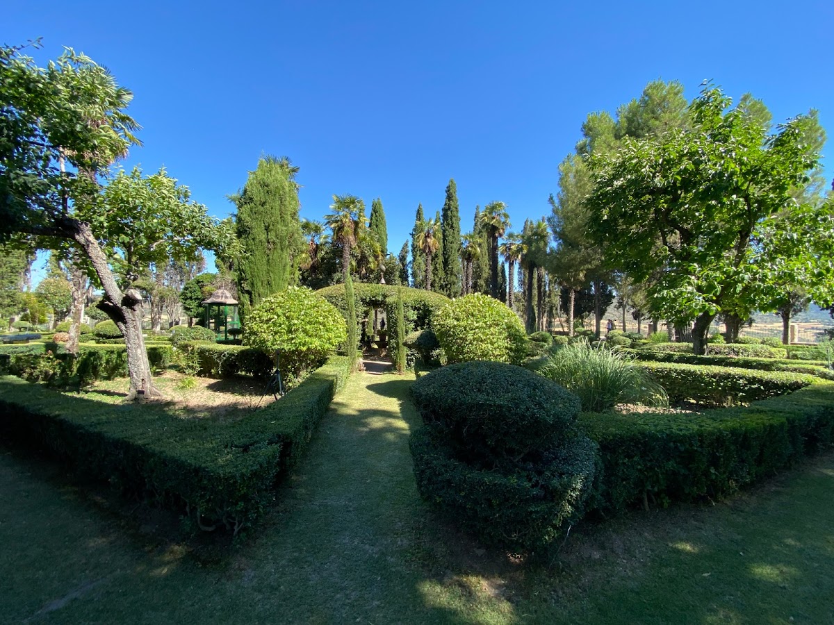 Romanticos de la Real Fabrica de Paños .Brihuega Garden