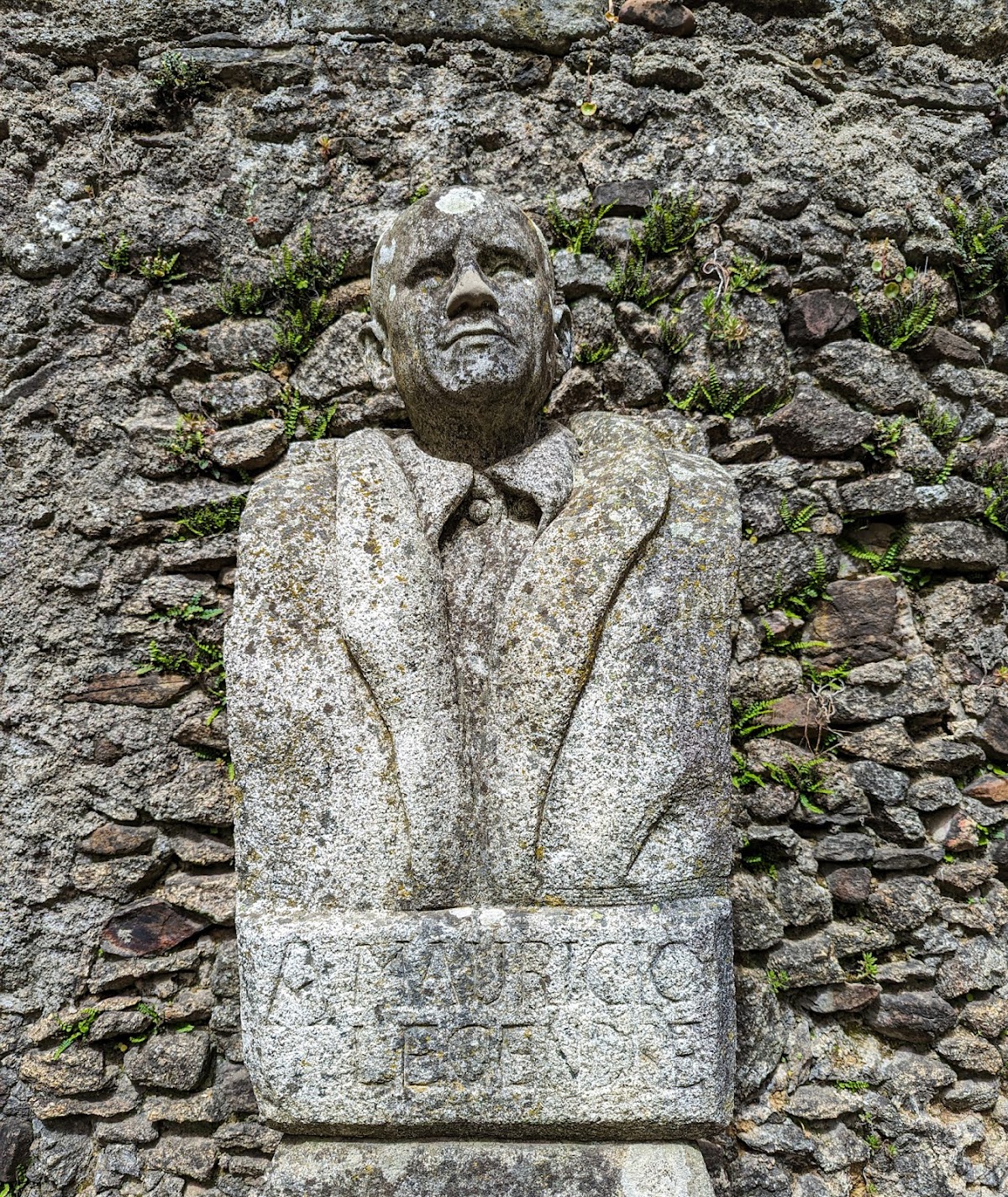Busto de Mauricio Legendre