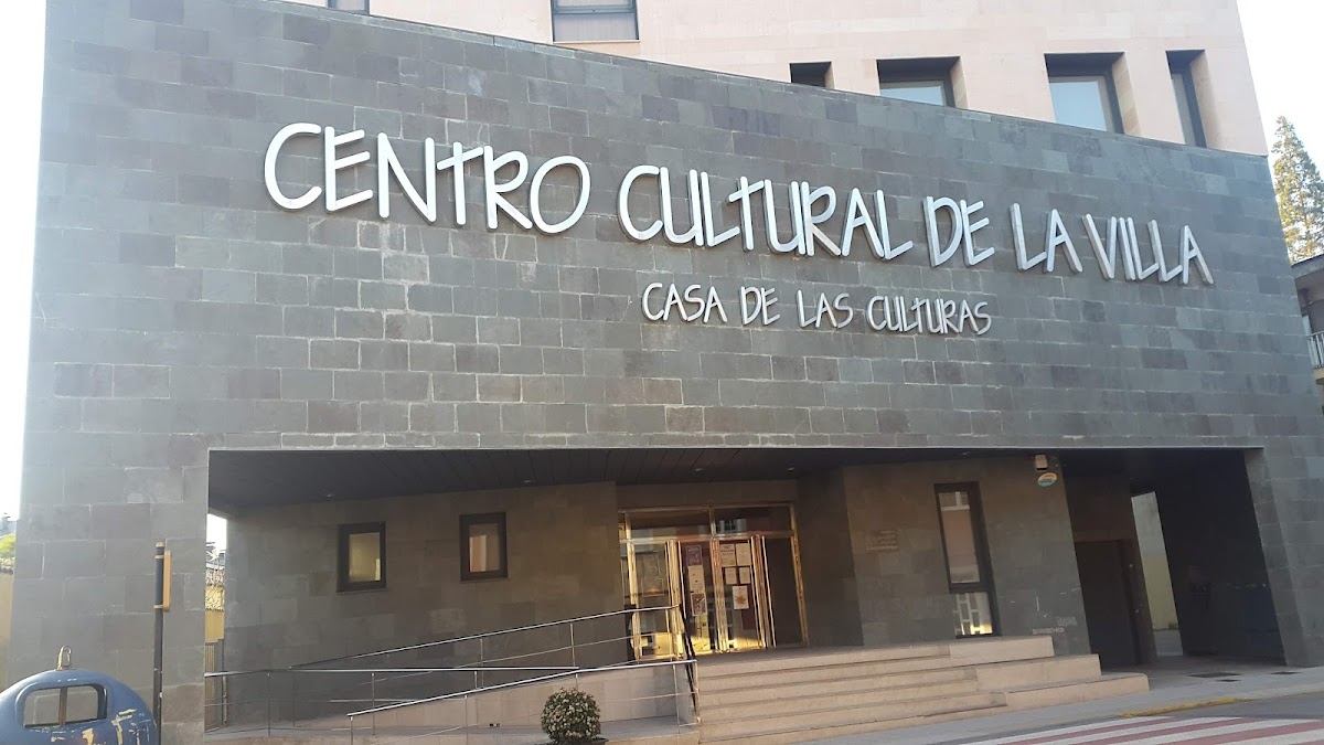 Casa de las Culturas Biblioteca municipal, salón de actos y museo