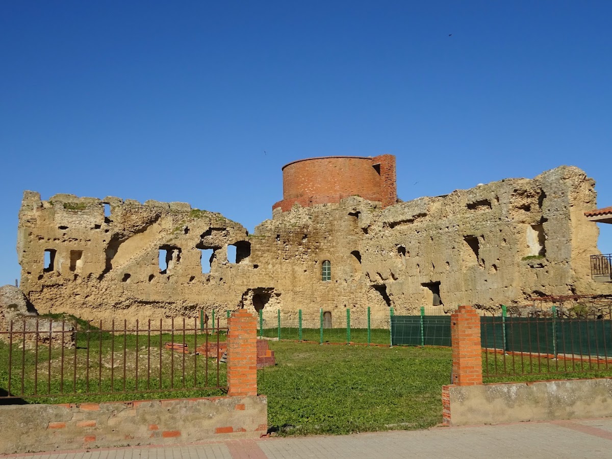 Castillo de los Velasco o Palacio de los Condestables de Castilla (en ruinas)
