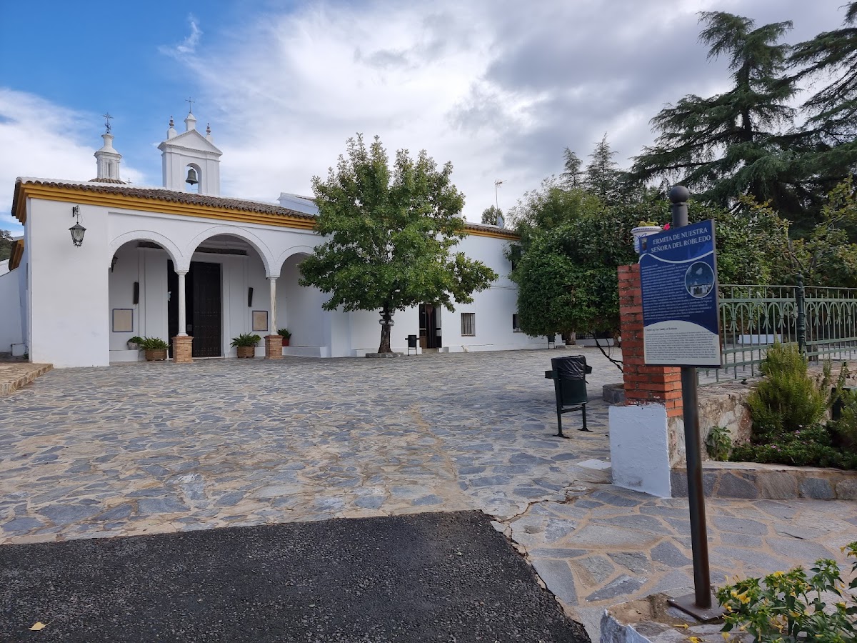 Iglesia de la Virgen del Robledo