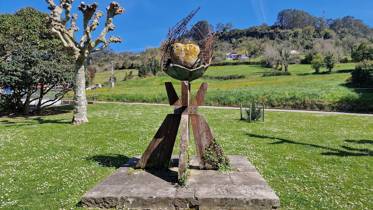 Manzana "Escultura Mariano Cobo"