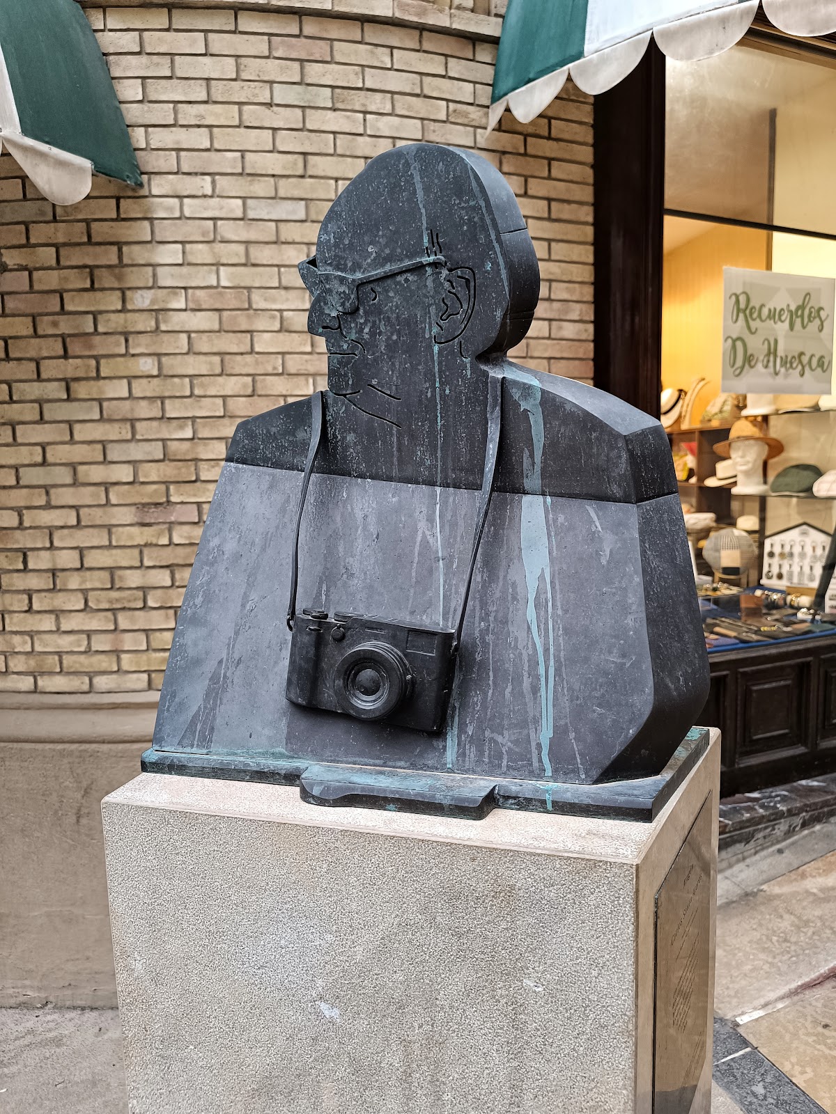 Busto de Carlos Saura