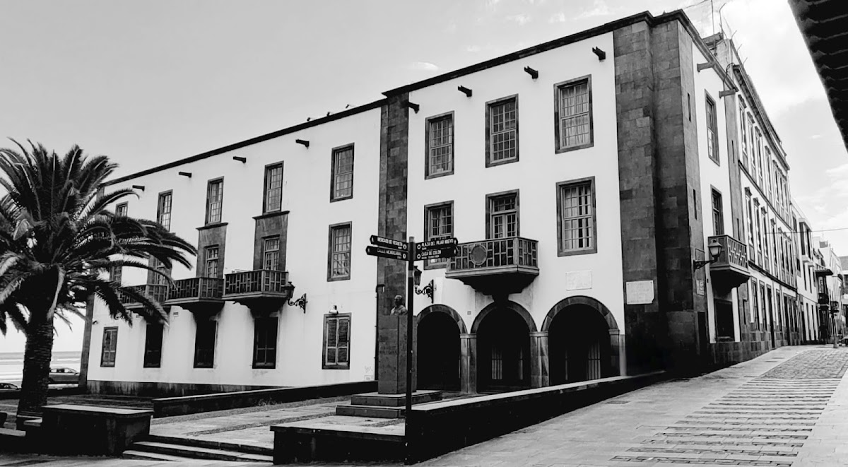 Escuela de Arte Luján Pérez